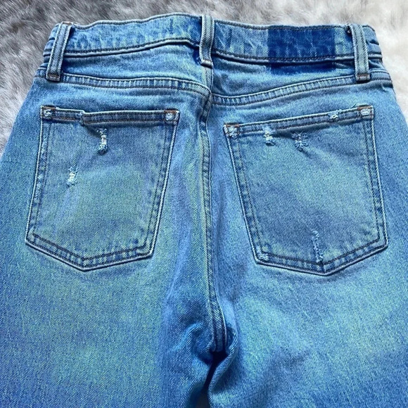 Abercrombie & Fitch High Rise Ripped  Jeans​ - Picture 13 of 13